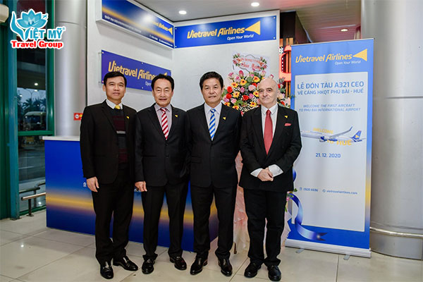 Quầy thủ tục của Vietravel Airlines tại sân bay Phú Bài