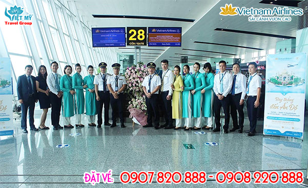 Hành khách đầu tiên trải nghiệm đường bay mới Hà Nội – New Delhi